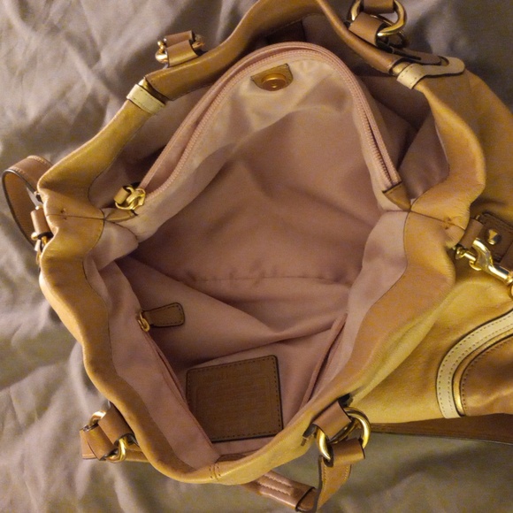 Coach Beige Gold and White Leather Shoulder Bag - Picture 7 of 10